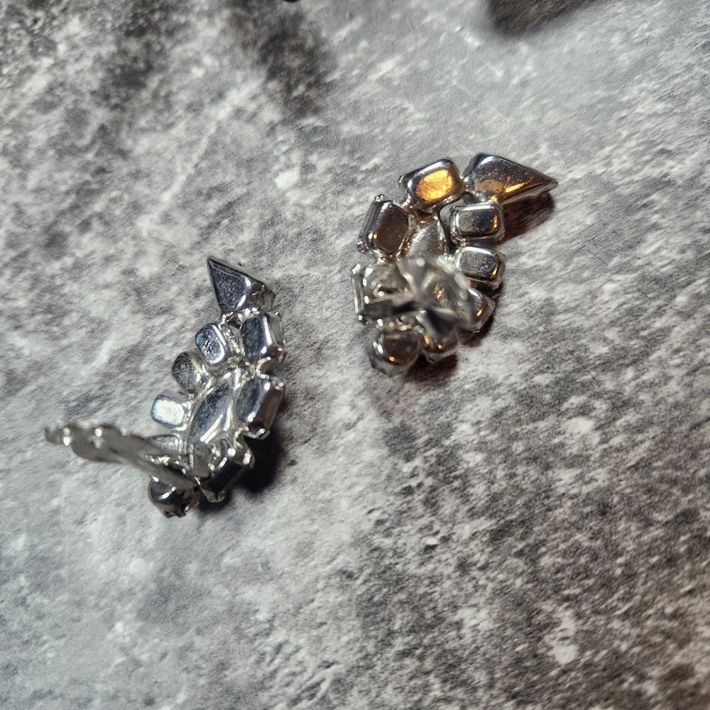 Vintage wiess Clear Rhinestone Clip On Earrings Silver‎ Tone Crawler Fan Bridal